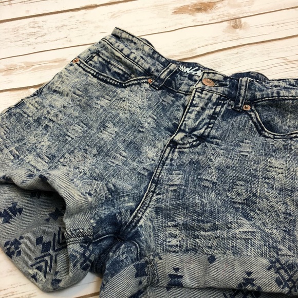 MOSSIMO AZTEC PRINT SHORTS! - Picture 2 of 5